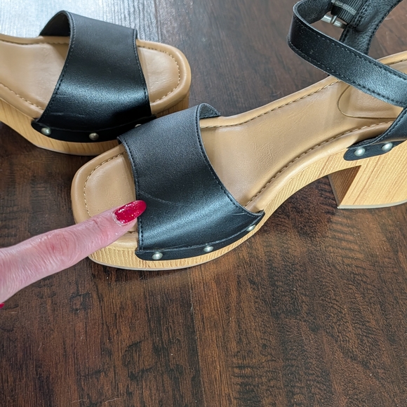 Universal Threads April Heels- Size 11 - Picture 4 of 5